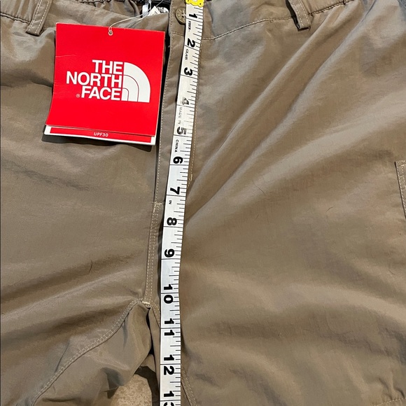 The North Face Women’s Lightweight Convertible Beige Cargo Pants - XL - NWT - Picture 4 of 9